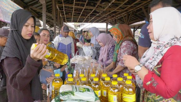 Pasar Murah Cempaka Diborong Ibu-ibu