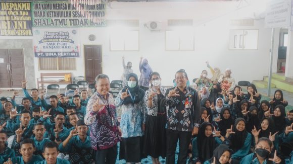 Diskominfo dan BNN Goes to SMK 2 PGRI