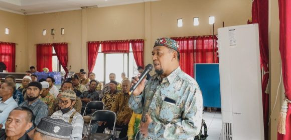 Aditya berdialog dengan Warga Liang Anggang