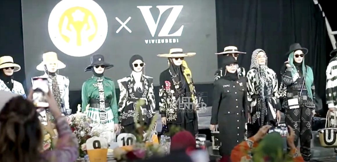 10 Busana Sasirangan NYFW Ala VZ Dilelang.