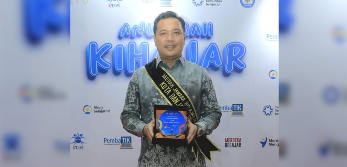 WhatsApp Image 2022-11-30 at 10.18.04 PM Keren, Pemkot Banjarbaru Mendapat Gelar Kihajar 2022 ‘Kota Jawara Belajar.Id’.