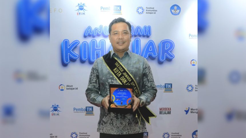 WhatsApp Image 2022-11-30 at 10.18.04 PM Keren, Pemkot Banjarbaru Mendapat Gelar Kihajar 2022 ‘Kota Jawara Belajar.Id’.