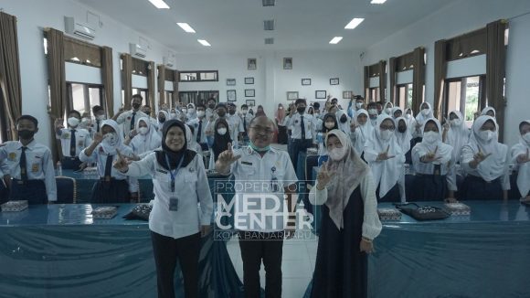 Diskominfo dan BNN Goes to SMP 1 Banjarbaru