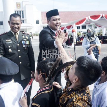 Anak Sekolah Dasar Ikut Peringati Hari Pahlawan