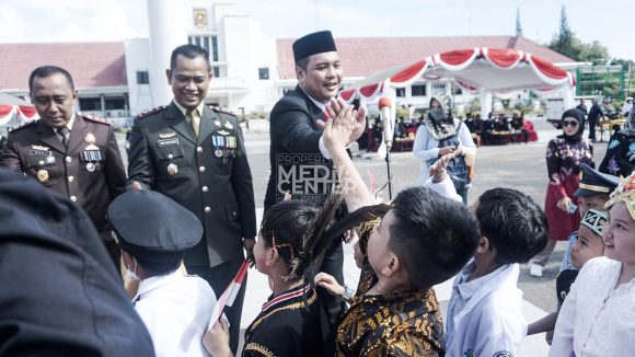 Anak Sekolah Dasar Ikut Peringati Hari Pahlawan