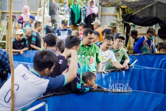 Aditya Tinjau Langsung Budidaya Ikan Lele