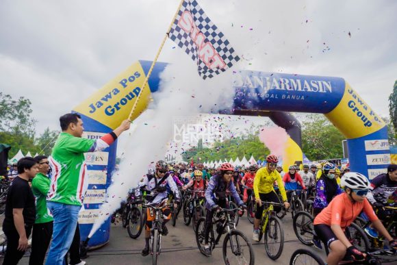 Aditya Kenalkan Banjarbaru Lewat Gowes