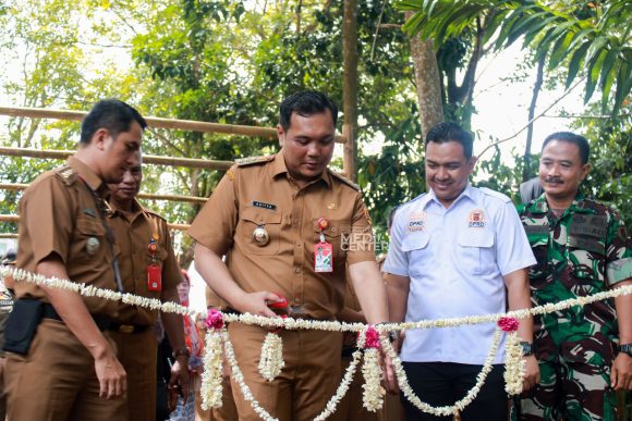 Aditya Resmikan Wisata Kuliner di pinggir sawah