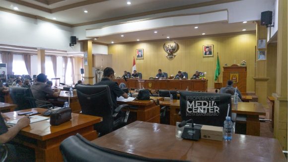Semua Fraksi DPRD Banjarbaru Nyatakan Positif Atas Usulan 3 Buah Raperda