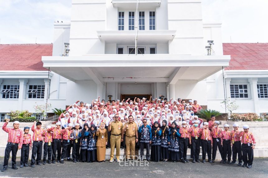 SD IT Qardhan Hasanah Kunjungi Pemko Banjarbaru