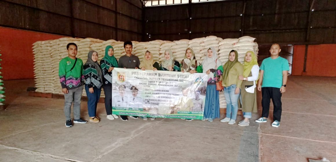 Sebanyak 1,94 Ton Beras Didistribusikan Kepada Warga Terdampak Banjir.