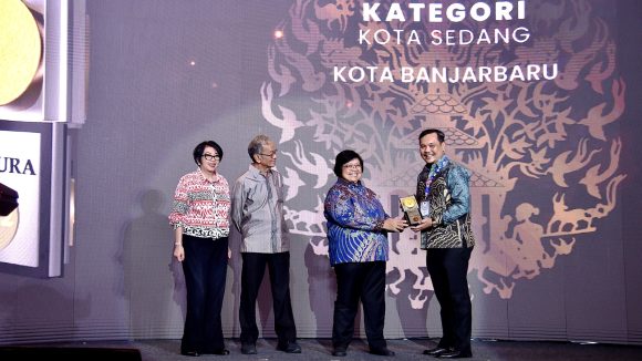 Penghargaan Adipura ke-5, Dipersembahkan Untuk Banjarbaru Pada Momen 2 Tahun Kepemimpinan Aditya-Wartono.