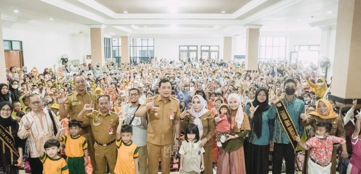 Ria Enes dan Susan sapa Anak-Anak Banjarbaru