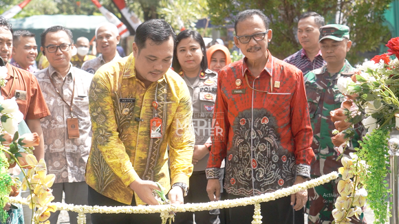Wali Kota Banjarbaru Membuka Saraba UMKM