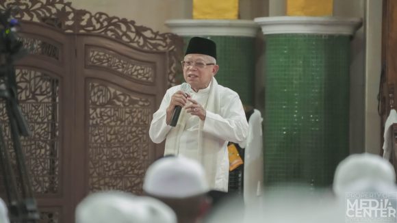 Tarawih di Banjarbaru, Wapres RI KH. Ma’ruf Amin Sampaikan Keistimewaan Malam Lailatul Qadar