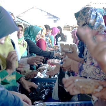 WhatsApp Image 2023-04-13 at 10.41.41 AM Kelurahan Cempaka Giliran Digelarnya Pasar Murah, Antusias Masyarakat Luar Biasa!
