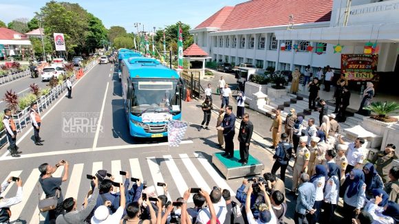 5 Unit Bus Gratis Untuk Pulang Kampung Halaman Dilepas Aditya