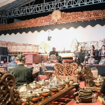 Lakon “Semar Mbangun Khayangan” Hibur Warga Banjarbaru