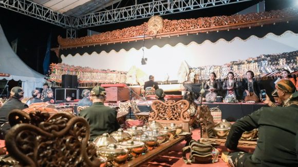 Lakon “Semar Mbangun Khayangan” Hibur Warga Banjarbaru