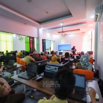 Guru se-Kota Banjarbaru Dapat Ilmu Data Sciense Dalam Bimtek Thematic Academy