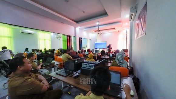 Guru se-Kota Banjarbaru Dapat Ilmu Data Sciense Dalam Bimtek Thematic Academy