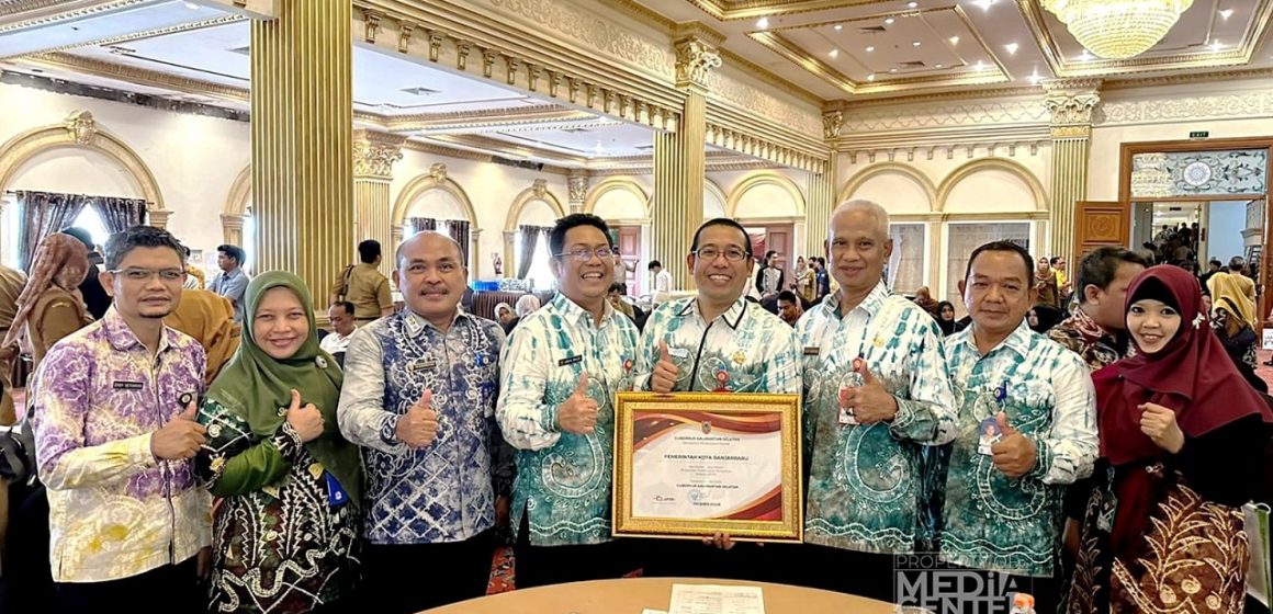 Pemkot Banjarbaru Raih Tindak Lanjut Aduan Terbaik Pertama Se-Kalimantan Selatan.