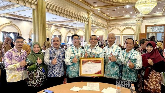 Pemkot Banjarbaru Raih Tindak Lanjut Aduan Terbaik Pertama Se-Kalimantan Selatan.
