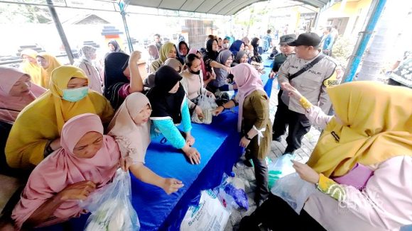 Menjelang Hari Raya Idul Adha 1444 H Pasar Murah Di Kelurahan Palam Diborong Warga.