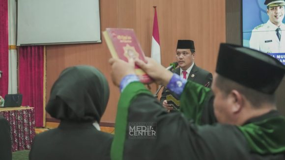 Lantik Kepala dan Pengawas Sekolah, Aditya Inginkan Pendidikan yang Kreatif dan Inovatif