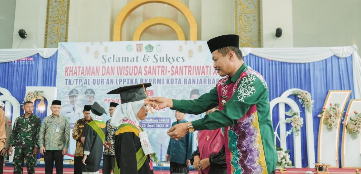 WhatsApp Image 2023-06-22 at 3.03.35 PM Ratusan Wisudawan Padati Masjid Agung Al Munawwarah