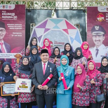 Aditya dan Vivi Zubedi Persembahkan Manggala Karya Kencana untuk Banjarbaru Juara