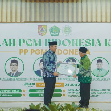 aditya raih penghargaan dari PGM aditya raih penghargaan dari PGM