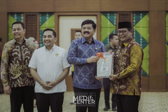 1.055 Sertipikat Tanah Aset Pemerintah Diserahkan Menteri Agraria dan Tata Ruang Republik Indonesia