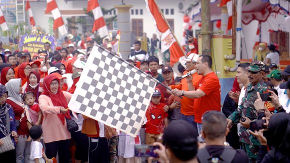 Semangat Kemerdekaan RI, Masyarakat Guntung Manggis Gelar Jalan Sehat.