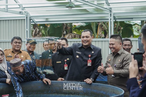 Pokmas Berkat Mufakat Panen Ratusan Kilogram Ikan Hasil RT Mandiri