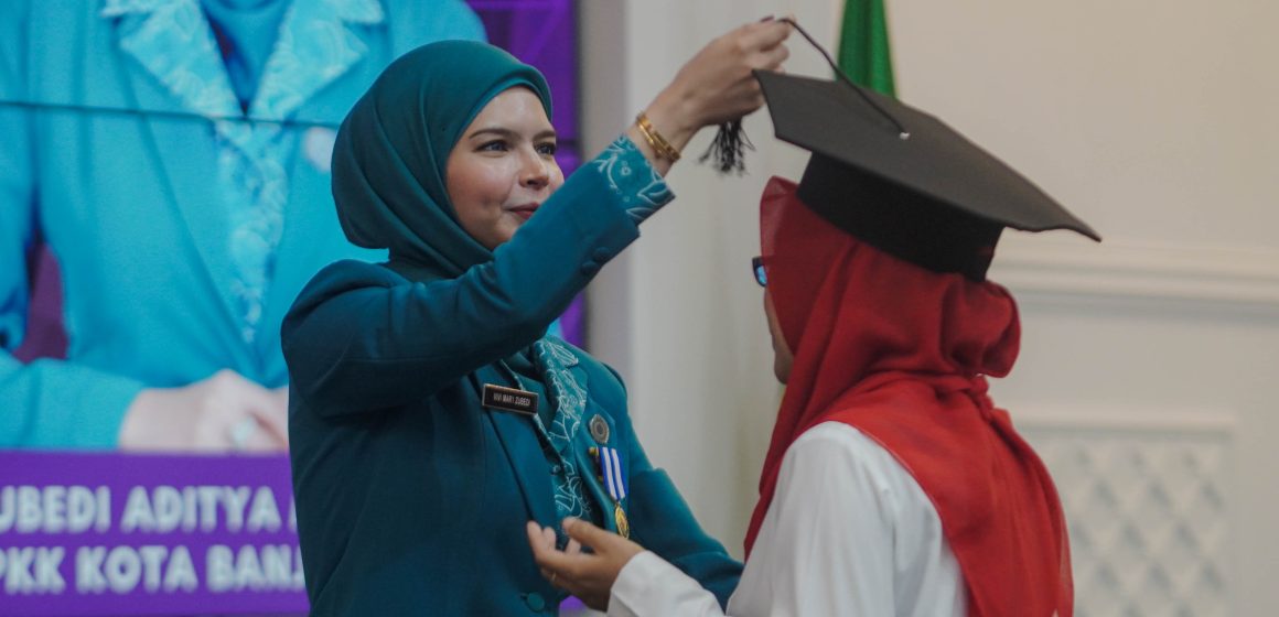 wisuda-6 Dukung Usaha Salon, Aditya Arahkan ASN Gunakan Jasa Mereka