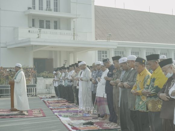Solat Istisqo di Balai Kota Banjarbaru
