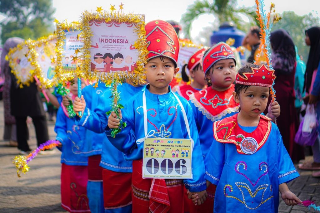 Karnaval Bhinneka Nusantara di Banjarbaru
