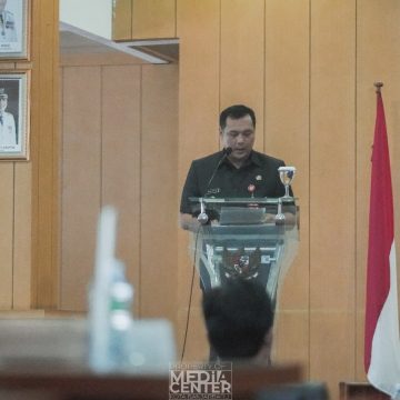 Aditya Sampaikan RAPERDA Pencabutan IPPT Dalam Rapat Paripurna.