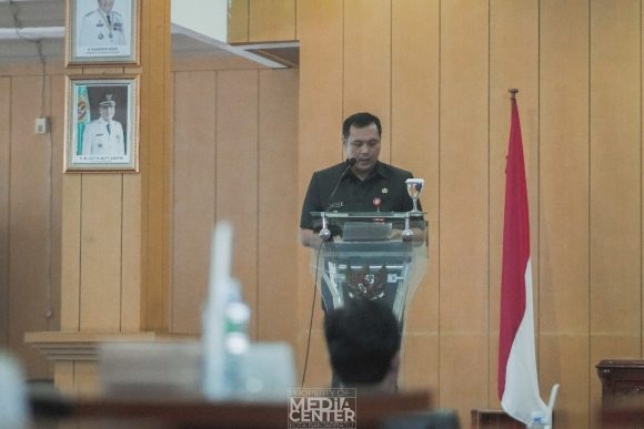 Aditya Sampaikan RAPERDA Pencabutan IPPT Dalam Rapat Paripurna.