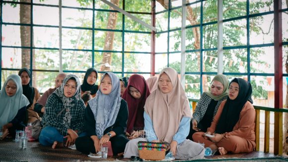 Bincang Temu Literasi, Dorong Ibu-Ibu Kampung Purun Tingkatkan Pemasaran Digital