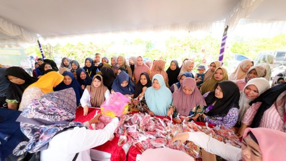 Pasar Murah Di BBP Cempaka Ludes Terjual Diborong Ibu-Ibu.