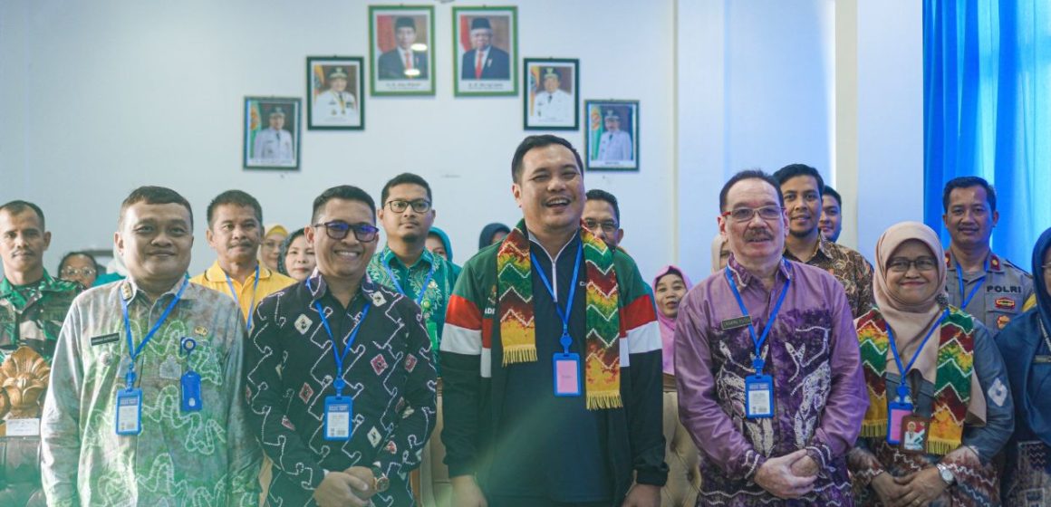 Aditya sambut Surveyor Akreditasi di Puskesmas Guntung Payung