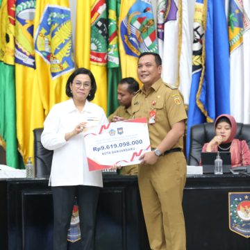 WhatsApp Image 2023-11-06 at 18.10.12_544565e7 Wali Kota Aditya Terima Hadiah Dana Insentif Fiskal 9,6 M