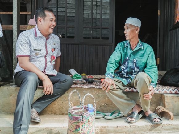 Wali Kota Banjarbaru serahkan 1.564 Paket Sembako