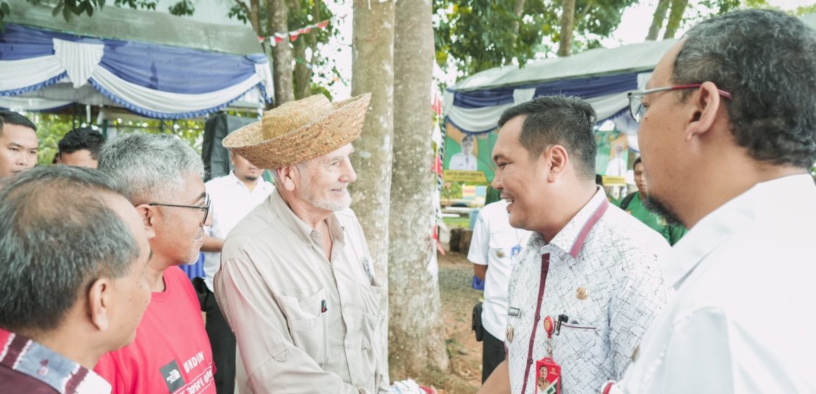 Aditya Ngobrol bersama Guru Olahraga dan Mahasiswa Australia