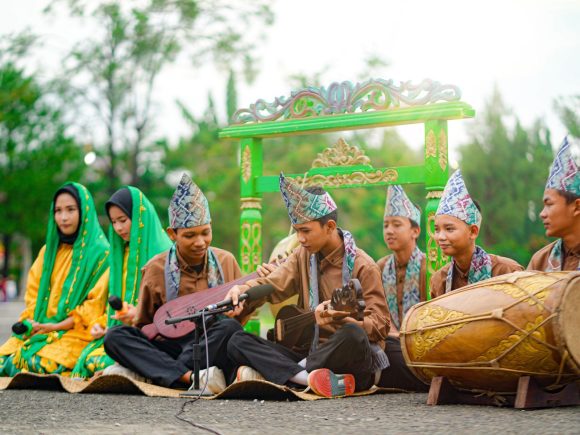 Parade Senja Terakhir Di Tahun 2023 Memukau Dengan Kesenian Nusantara Di Banjarbaru