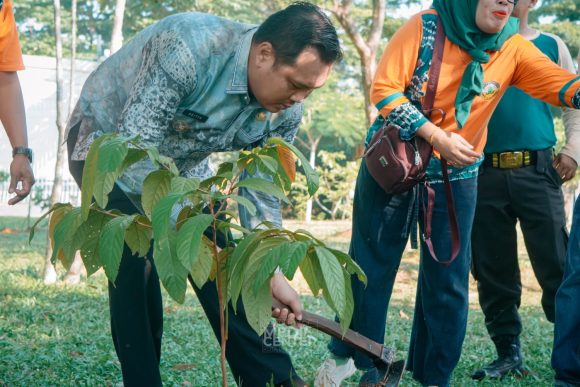 Peringati Hari Menanam Pohon, Banjarbaru Tanam 1000 Pohon