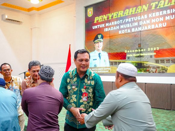 Aditya Berikan Apresiasi Kepada Pengurus Kebersihan Rumah Ibadah se-Kota Banjarbaru