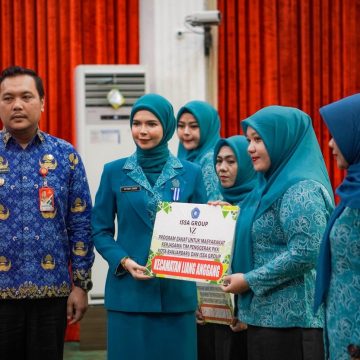 Aditya dan Vivi Launching Program Zakat saat Wisuda Sekolah Gratis